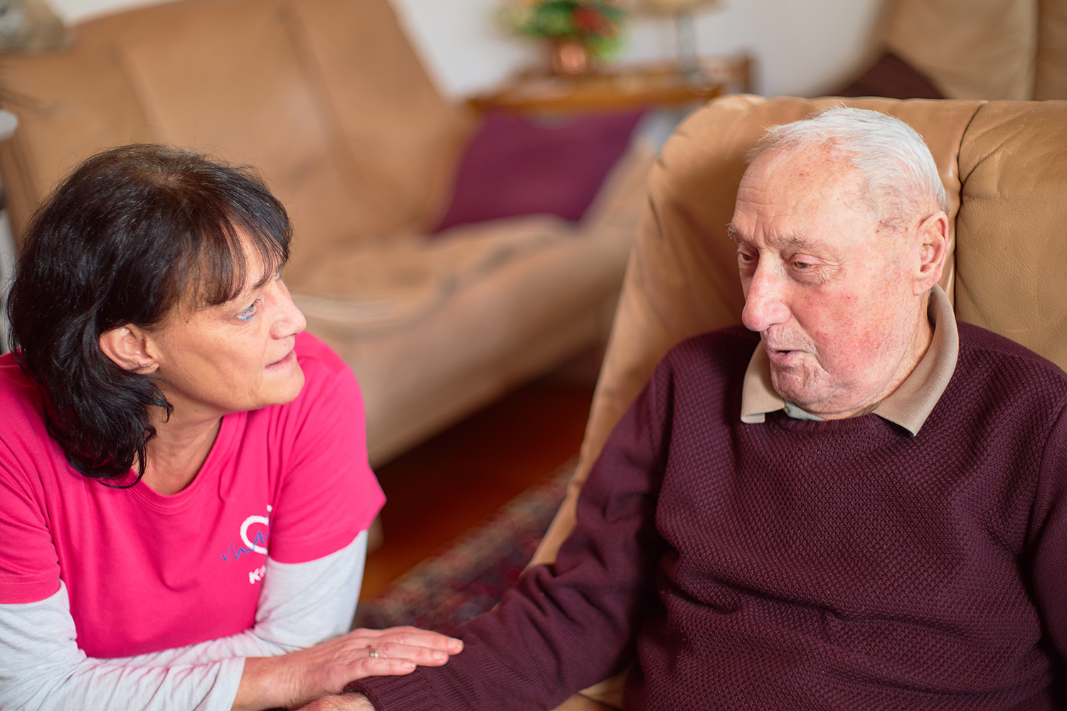 Ambulante Pflege Reutlingen - Pflegekraft besucht Patienten und Kunden zuhause
